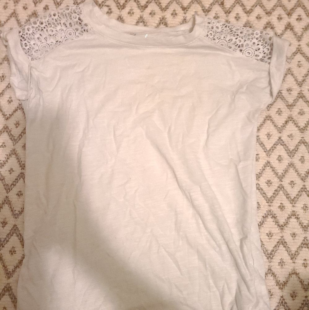 White t-shirt